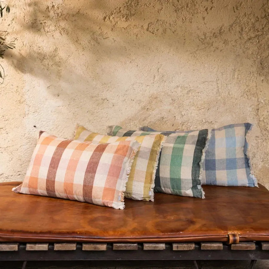 Coussin terracotta à carreaux - modèle Kate Coussin Dorsey