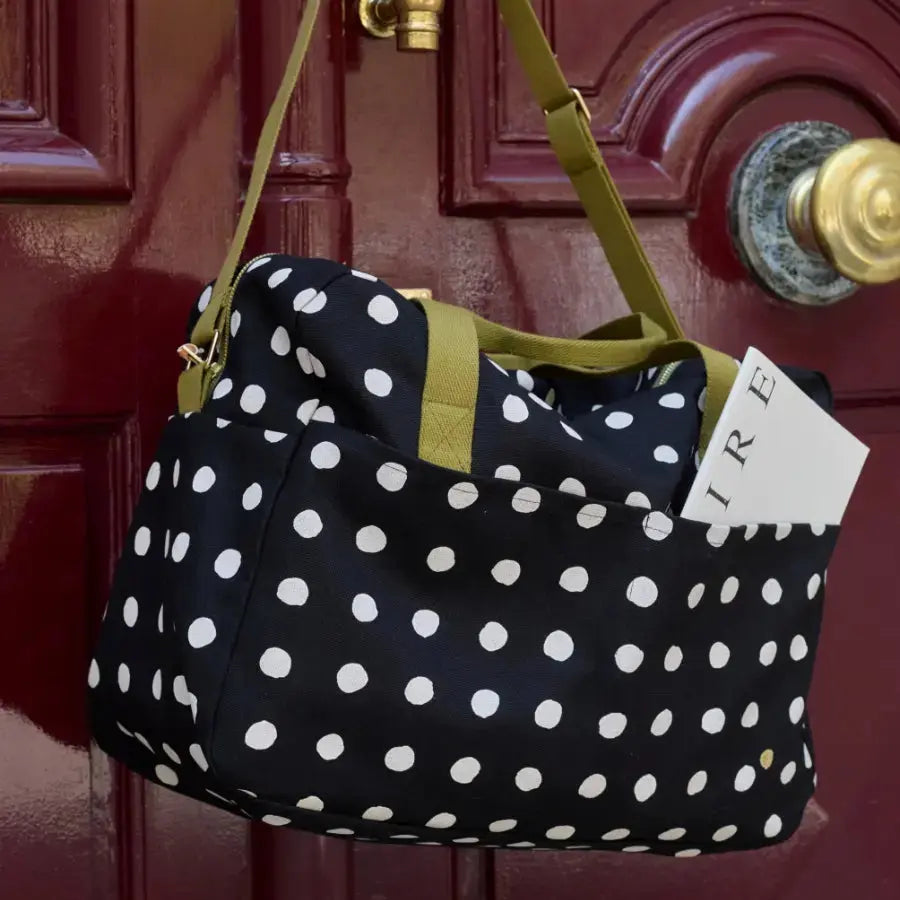Sac Voyage coton bio - Mia Caviar Noir à Pois Blancs 30x42x20 La Cerise sur le Gâteau