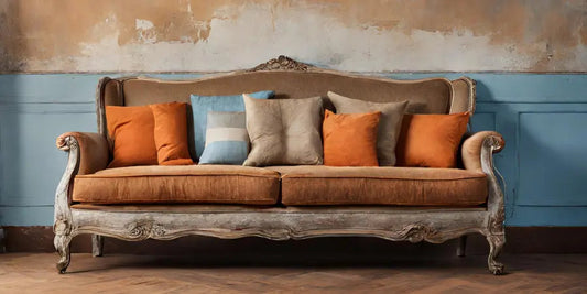 Canapé relooké avec des coussins décoratifs colorés - idées déco salon