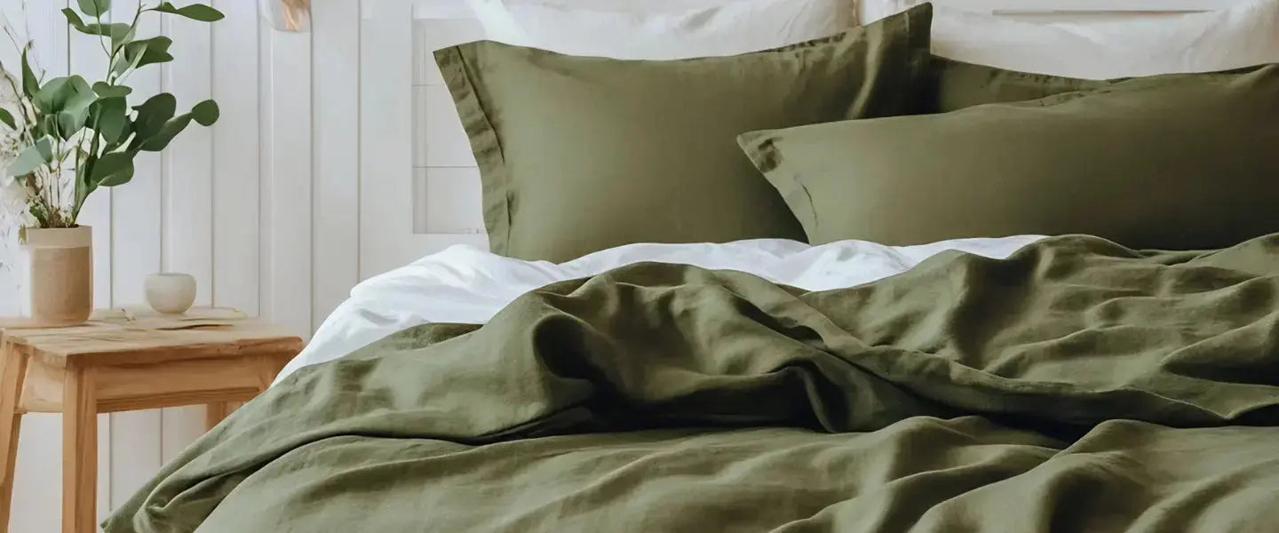 Lit avec oreillers coloris vert housse assortie - Choisir la taie selon taille et tissu