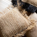Housses de coussin bohèmes en promotion posés sur un parquet