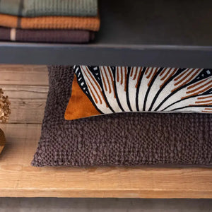 Coussin Brodé Ewan Cuivre - 100% coton - fougères cuivrées, feuillage noir graphique Vivaraise