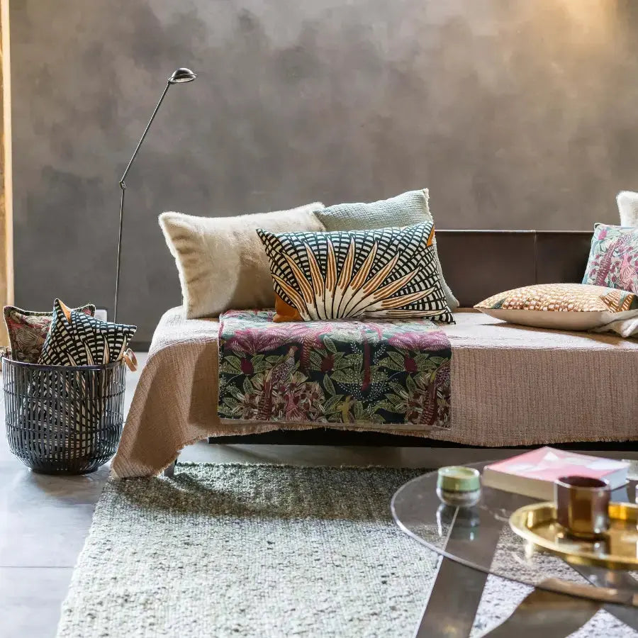 Coussin Brodé Ewan Cuivre - 100% coton - fougères cuivrées, feuillage noir graphique Vivaraise