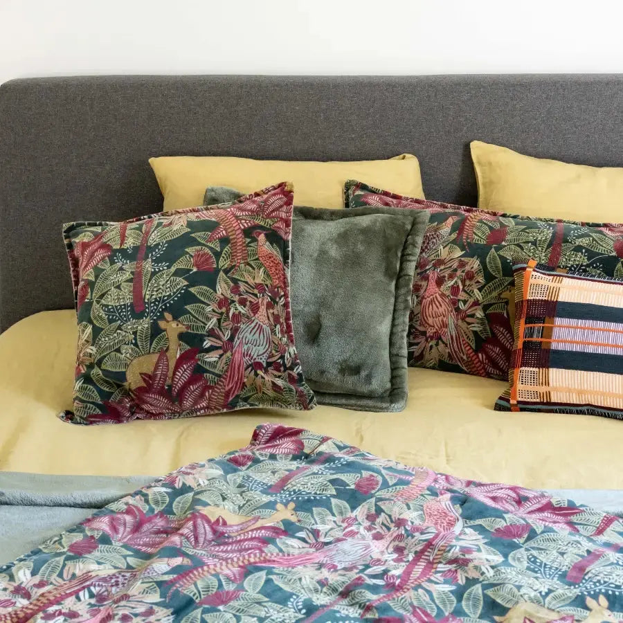 Coussin Imprimé Ewan Multicolore - Elégance exotique et douceur naturelle Vivaraise