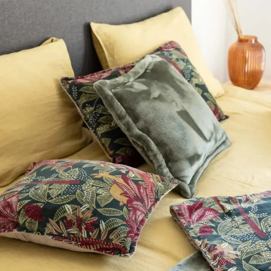 Coussin Imprimé Ewan Multicolore - Elégance exotique et douceur naturelle Vivaraise