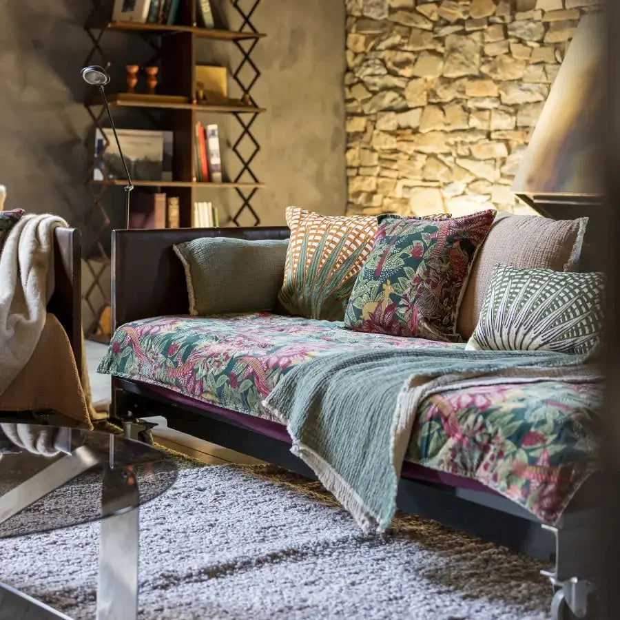 Coussin Imprimé Ewan Multicolore - Elégance exotique et douceur naturelle Vivaraise