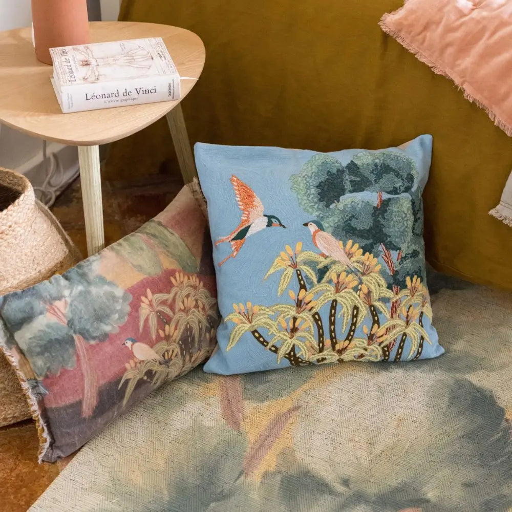 Coussin brodé bleu multicolore Lola 45x45 cm