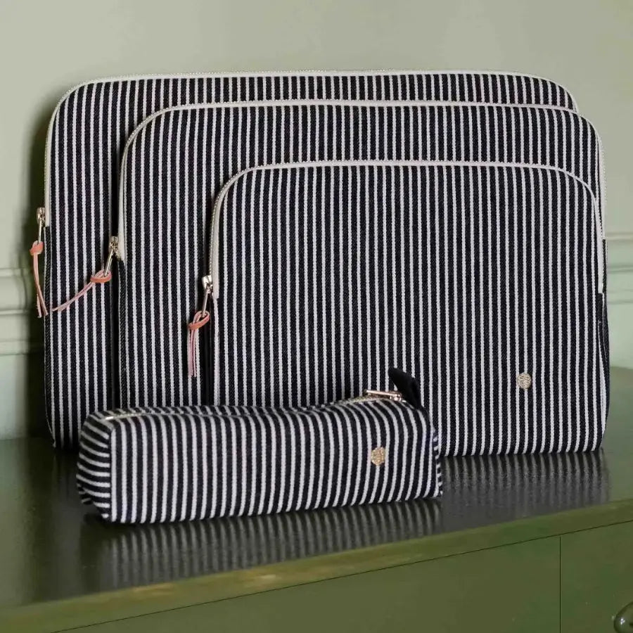 Housse Ordinateur Coton Bio Rayée - Basile Caviar La Cerise sur le Gâteau
