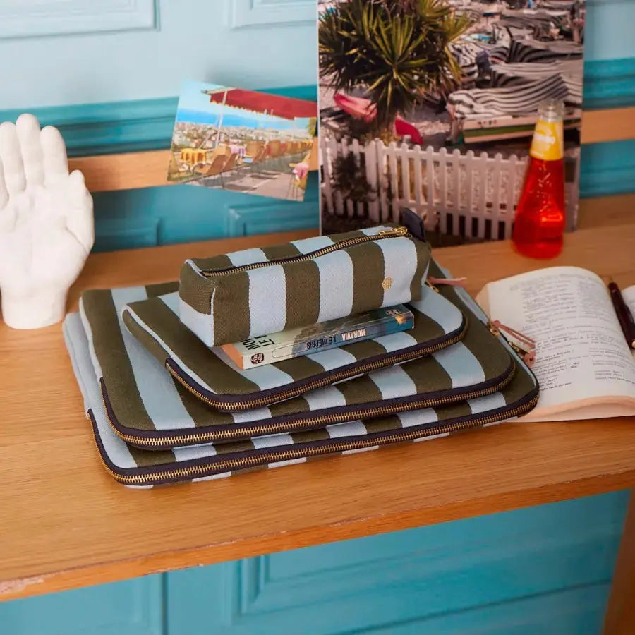 Housse Ordinateur Coton Bio à Rayures - Rita Matcha La Cerise sur le Gâteau