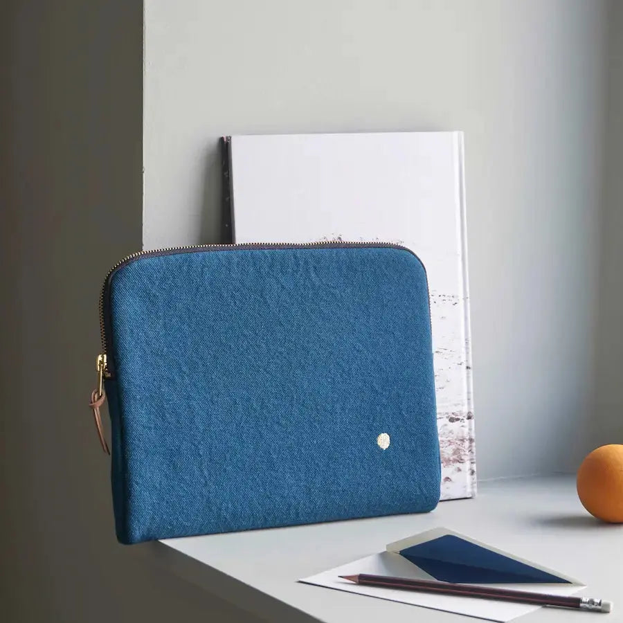 Housse iPad en Coton Bio - Iona Orage Bleu La Cerise sur le Gâteau