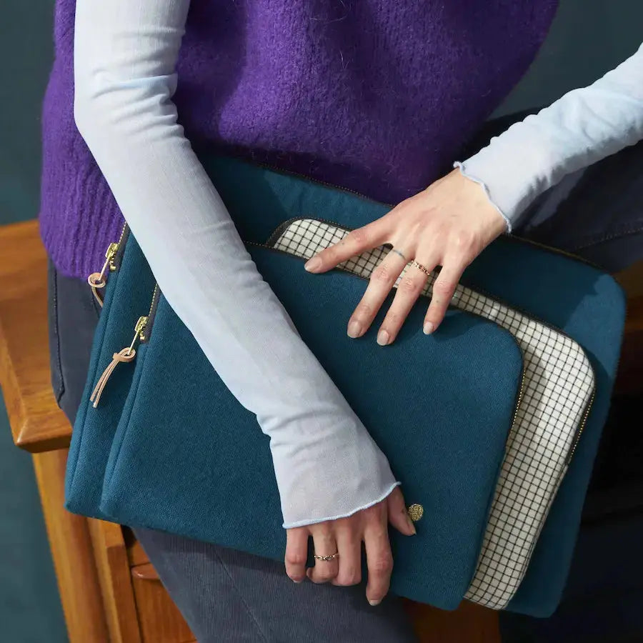 Housse iPad en Coton Bio - Iona Orage Bleu La Cerise sur le Gâteau
