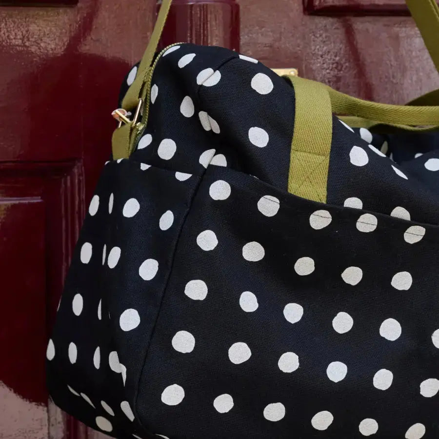 Sac Voyage coton bio - Mia Caviar Noir à Pois Blancs 30x42x20 La Cerise sur le Gâteau