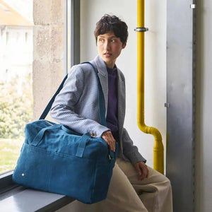 Sac de Voyage Iona - Bleu Orage - Coton bio et style durable La Cerise sur le Gâteau