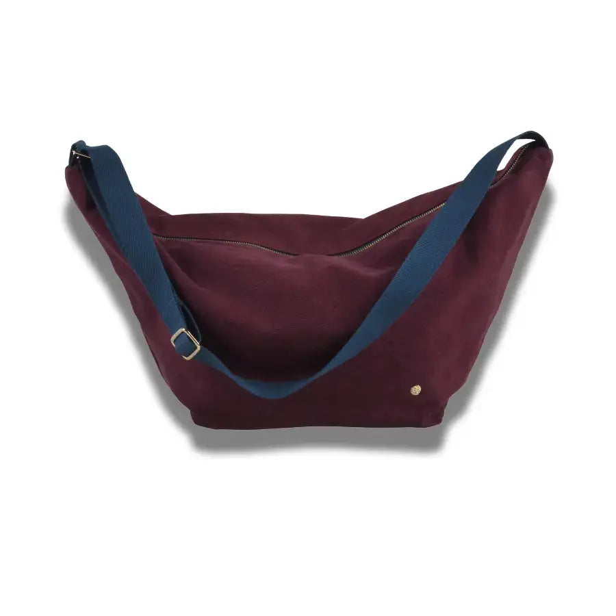 Sac demi-lune en coton bio Iona Wine - 53x28x12 cm La Cerise sur le Gâteau