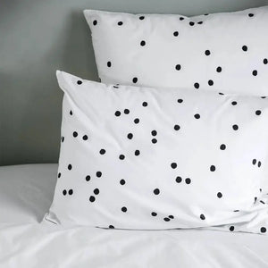 Taie d'Oreiller en Coton Bio à Pois - Odette Milk La Cerise sur le Gâteau