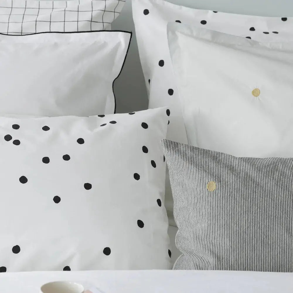 Taie d'Oreiller en Coton Bio à Pois - Odette Milk La Cerise sur le Gâteau