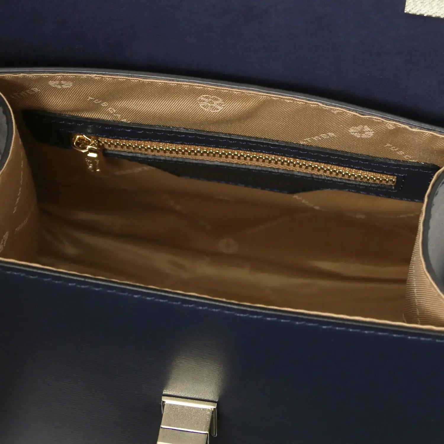 Poche intérieure zippée sac à main en cuir bleu foncé tl bag tl142203 Tuscany Leather